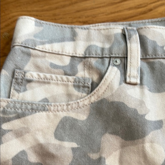 Women's Camouflage Shorts - Picture 4 of 10